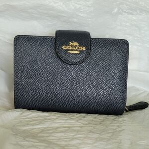 Coach Medium Zip Wallet